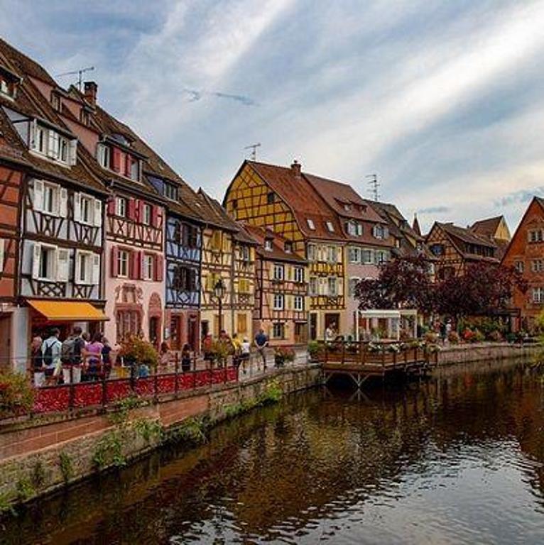https://pixabay.com/de/photos/colmar-alsace-haus-landschaft-7502208/